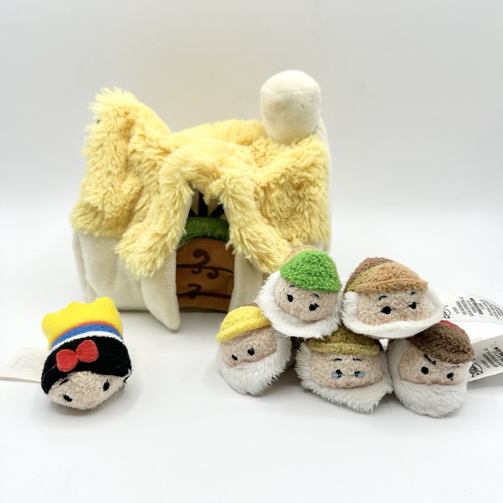 Disney Parks Tsum Tsum Snow White & The Seven Dwarfs Cottage Plush 5 Only READ